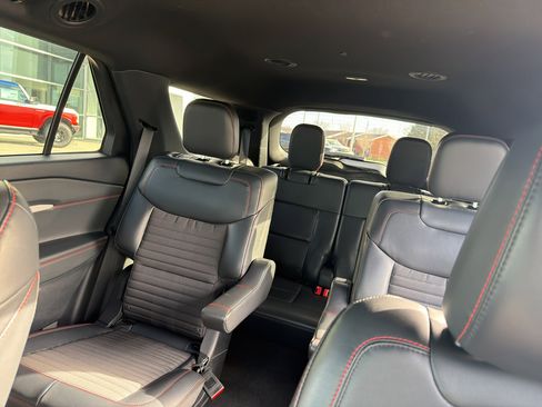 Used 2025 Ford Explorer ST-Line image 14