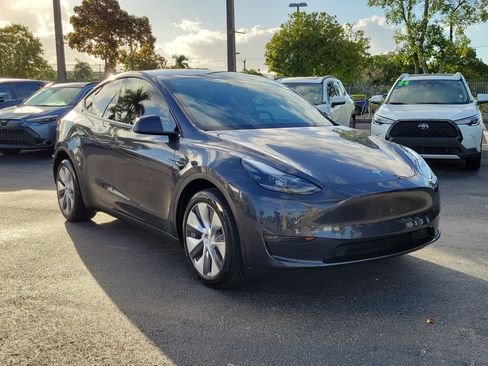 Used 2024 Tesla Model Y Long Range image 4