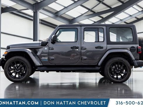 Used 2022 Jeep Wrangler Unlimited Sahara w/ Cold Weather Group AWD/4WD image 3