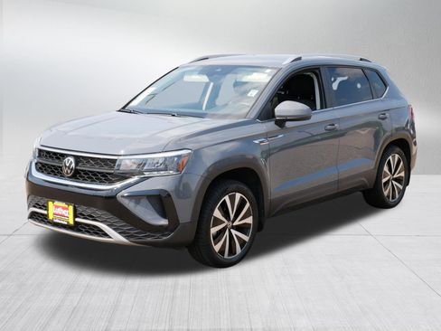 Used 2023 Volkswagen Taos SE AWD/4WD image 3