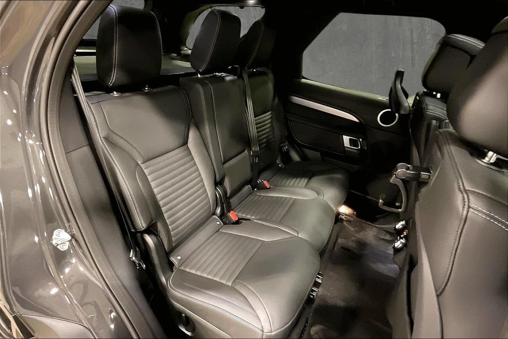 New 2026 Land Rover Discovery Limited Edition AWD/4WD image 9