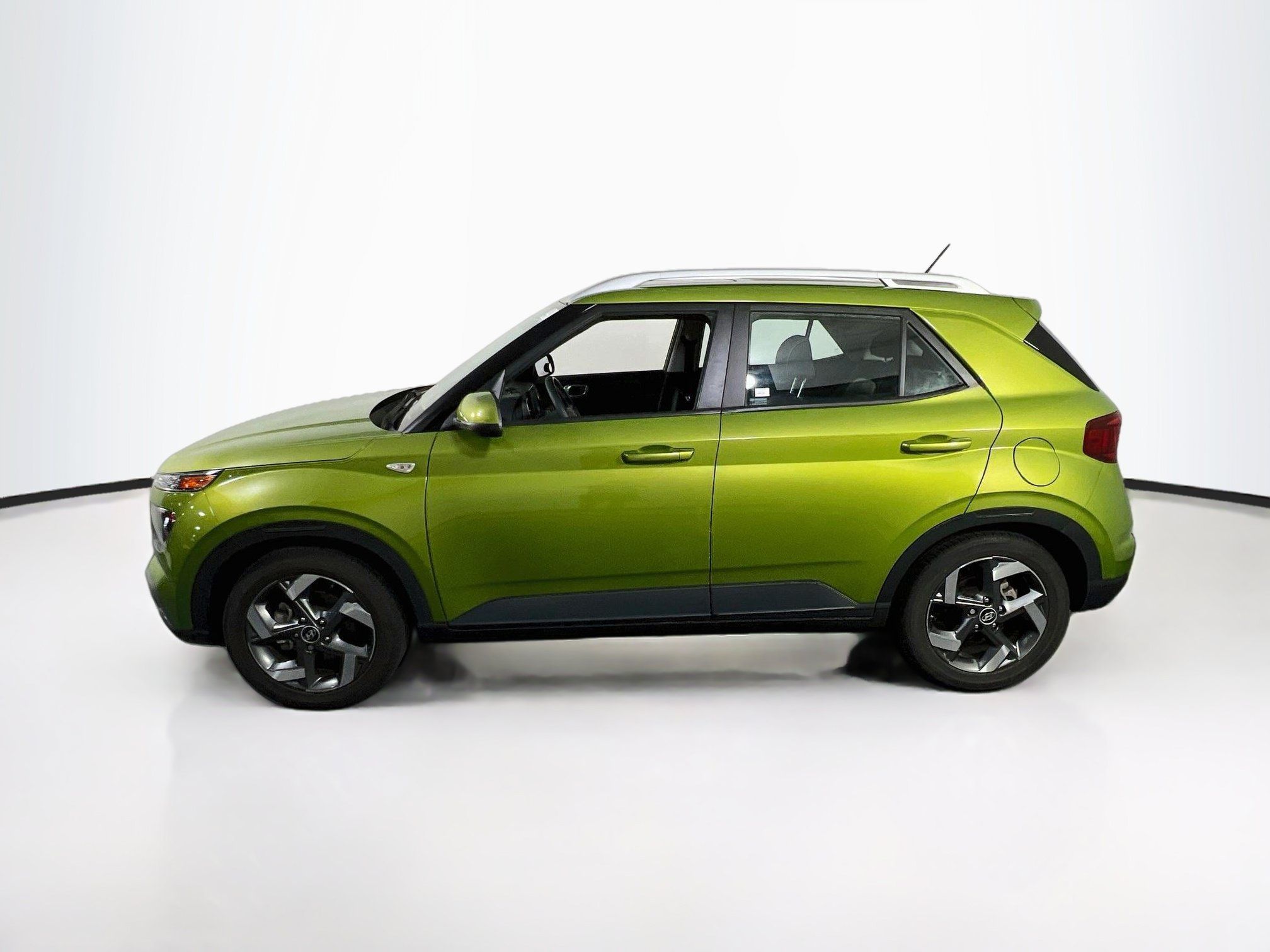 Used 2023 Hyundai Venue SEL FWD image 8