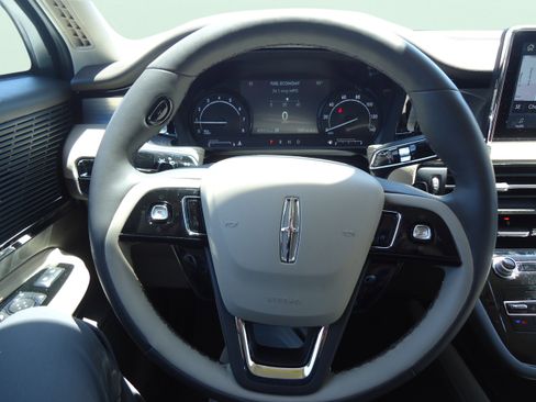 Used 2022 Lincoln Corsair AWD w/ Equipment Group 101A image 12