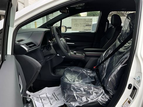 New 2026 Toyota Sienna XSE image 10