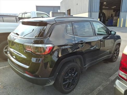 Used 2026 Jeep Compass Latitude AWD/4WD image 8