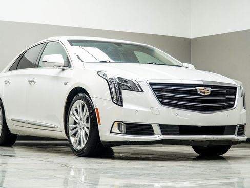 Used 2019 Cadillac XTS Luxury image 4