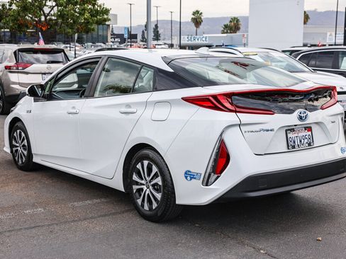 Certified 2021 Toyota Prius Prime XLE FWD image 24
