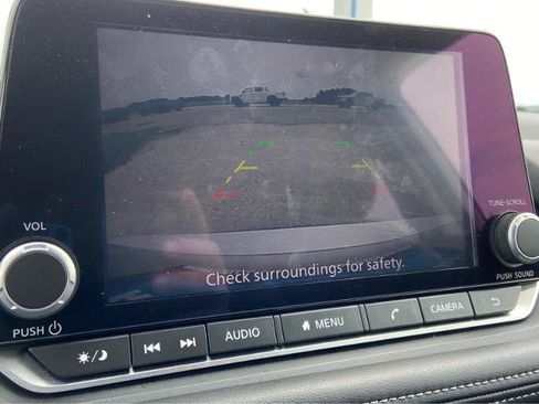 Used 2025 Nissan Rogue S FWD image 29
