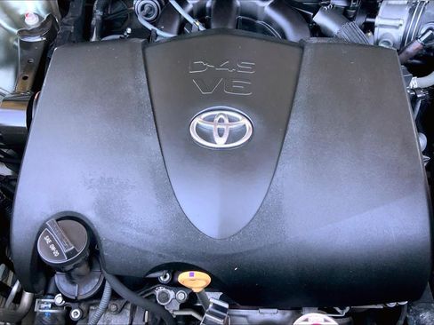 Used 2018 Toyota Highlander XLE image 31