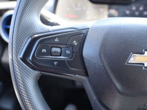 Certified 2025 Chevrolet Trax LS image 25