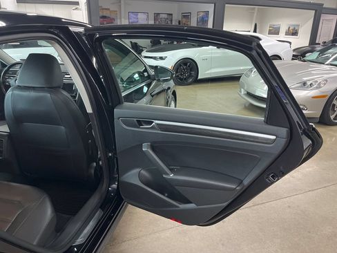 Used 2018 Volkswagen Passat 2.0T SE FWD image 42