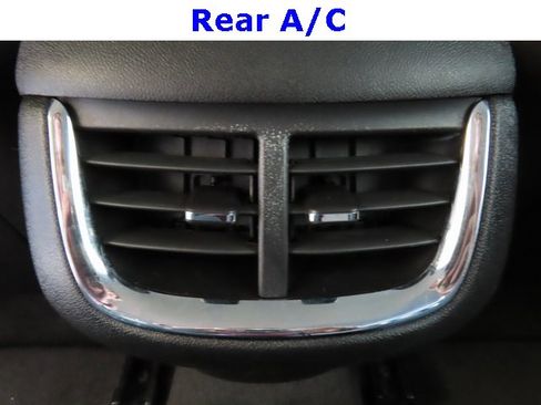 Used 2023 Chevrolet Malibu LT image 31