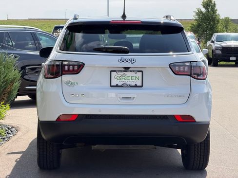 Used 2025 Jeep Compass Limited AWD/4WD image 8