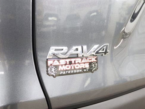 Used 2019 Toyota RAV4 XLE image 7