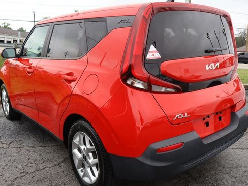 Used 2022 Kia Soul LX w/ Technology Package FWD image 4
