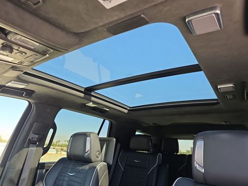 Certified 2023 Cadillac Escalade Premium Luxury Platinum image 19