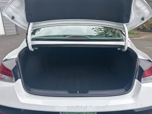 Used 2025 Hyundai Elantra SEL FWD image 22