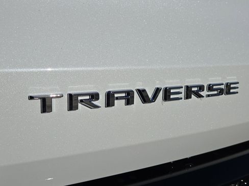 New 2026 Chevrolet Traverse High Country image 17