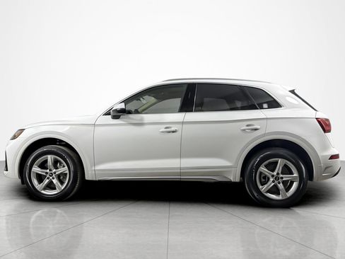 Used 2023 Audi Q5 2.0T Premium w/ Convenience Package AWD/4WD image 2