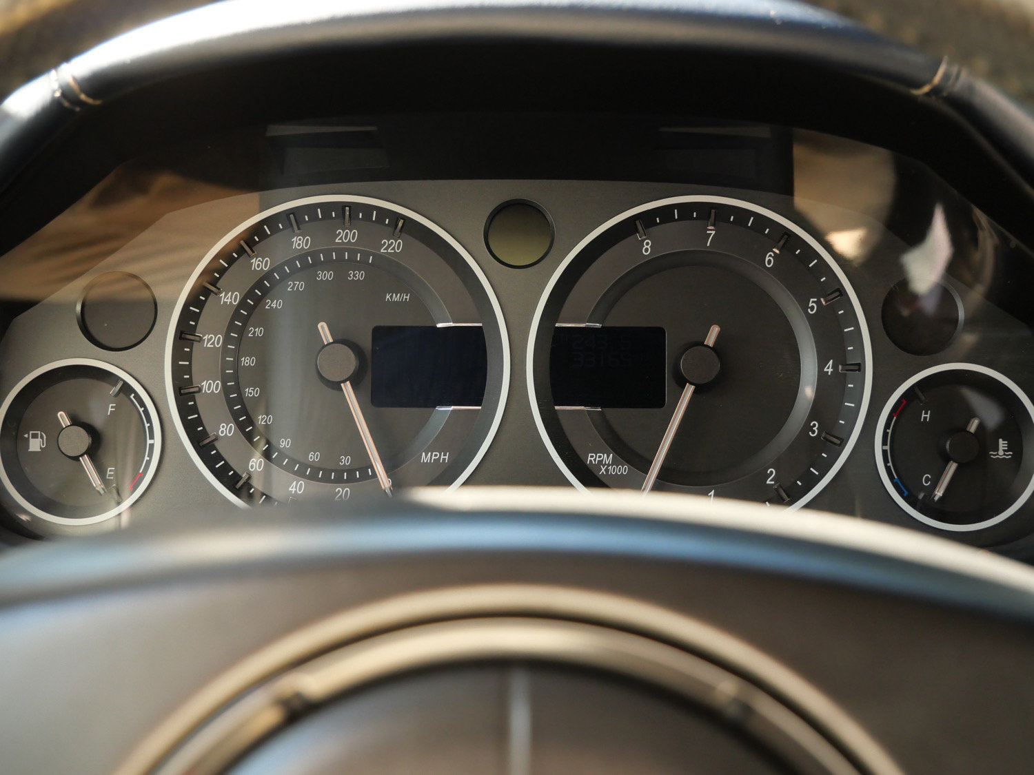 Used 2015 Aston Martin V12 Vantage S RWD image 6