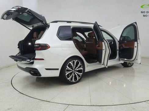 Used 2025 BMW X7 M60i AWD/4WD image 76