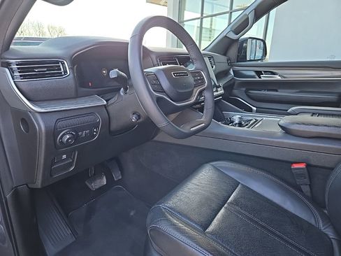 Used 2024 Jeep Wagoneer Series II image 39