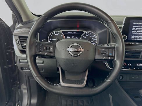 Used 2025 Nissan Rogue SV AWD/4WD image 17
