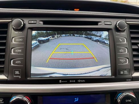 Used 2017 Toyota Highlander Limited AWD/4WD image 31