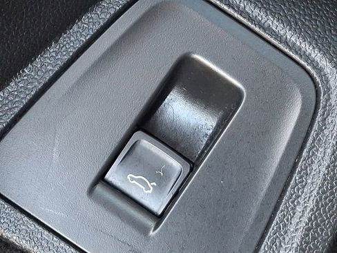 Used 2022 Volkswagen Tiguan SE R-Line image 27