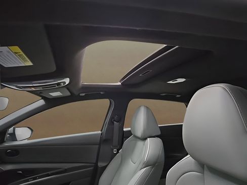 Certified 2025 Hyundai Elantra Limited image 31