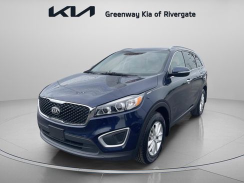 Used 2017 Kia Sorento FWD image 3