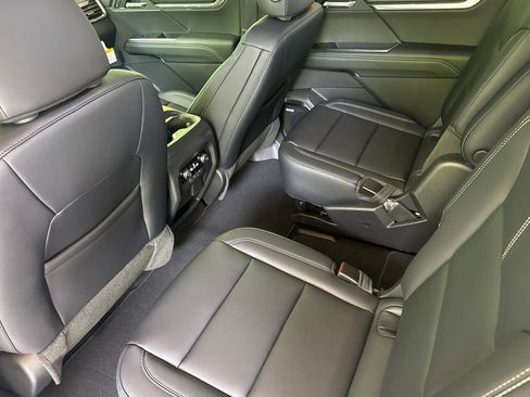 New 2026 GMC Acadia Elevation w/ Elevation Premium Package AWD/4WD image 13