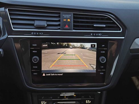 Used 2022 Volkswagen Tiguan SE image 18