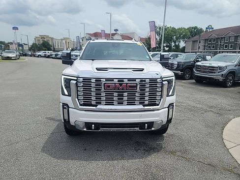 Used 2025 GMC Sierra 2500 Denali w/ Technology Package AWD/4WD image 2