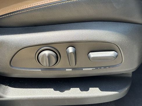 Used 2021 Chevrolet Equinox Premier FWD image 32