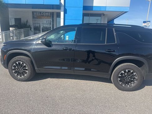 Used 2024 Chevrolet Traverse Z71 w/ Enhanced Driving Package image 6