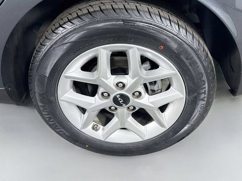 Used 2025 Kia Soul LX w/ LX Technology Package FWD image 28