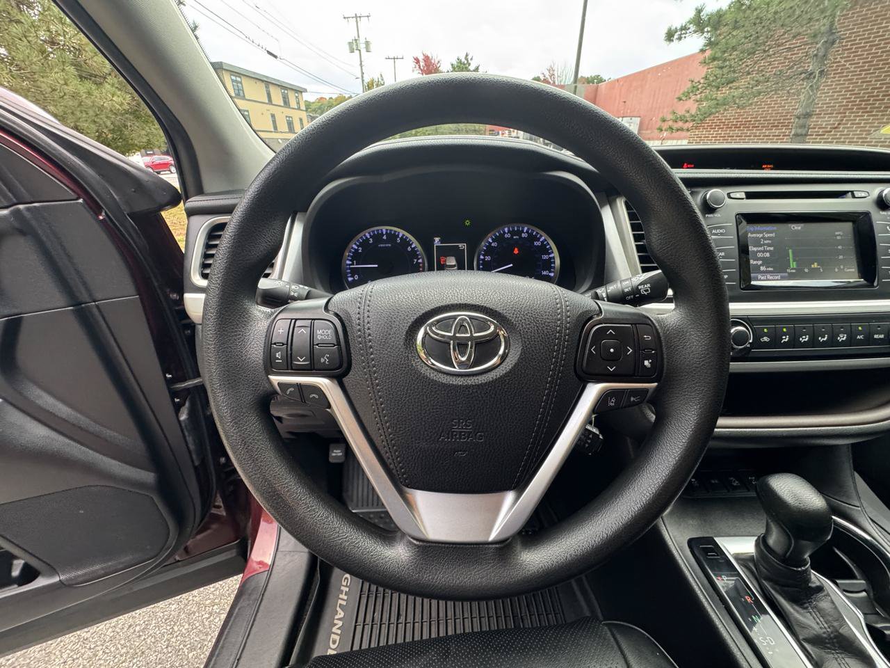 Used 2019 Toyota Highlander LE AWD/4WD image 16