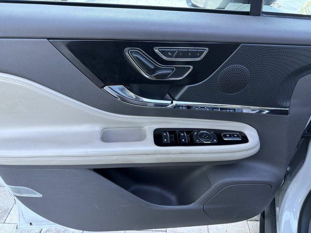 Certified 2023 Lincoln Corsair Reserve FWD image 8