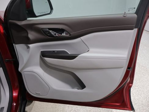 Used 2023 GMC Acadia SLT w/ Technology Package image 27