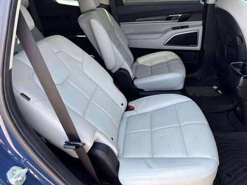 Used 2023 Kia Telluride EX w/ EX Captain's Chair Package FWD image 12