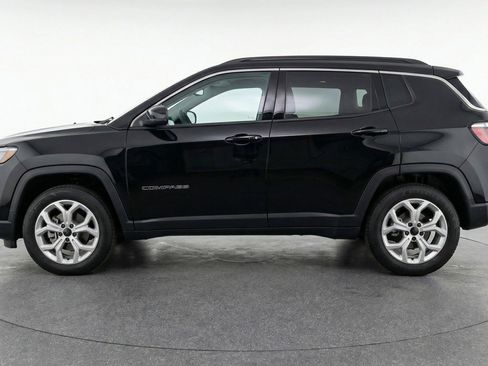 Used 2025 Jeep Compass Latitude image 5