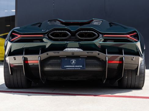 Used 2024 Lamborghini Revuelto image 8