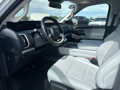 Used 2025 Ford Expedition Max Platinum AWD/4WD image 9