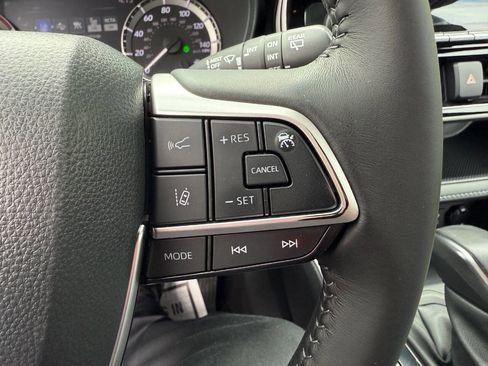 Used 2023 Toyota Highlander LE image 30
