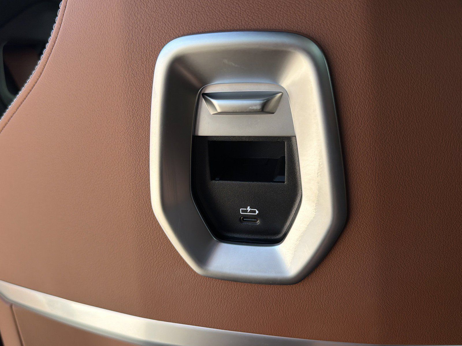 Certified 2024 BMW i7 xDrive60 w/ Executive Package AWD/4WD image 19