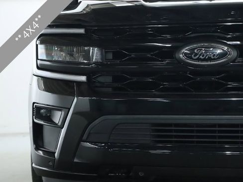 Used 2022 Ford Expedition Limited image 6