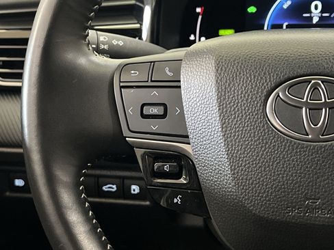 Used 2025 Toyota Camry SE FWD image 37