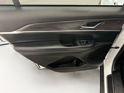 Used 2023 Jeep Grand Cherokee L Limited AWD/4WD image 26