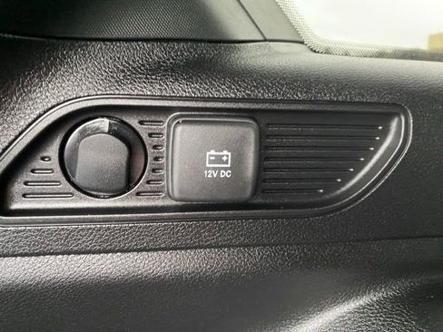 Used 2023 Jeep Grand Cherokee Altitude image 9